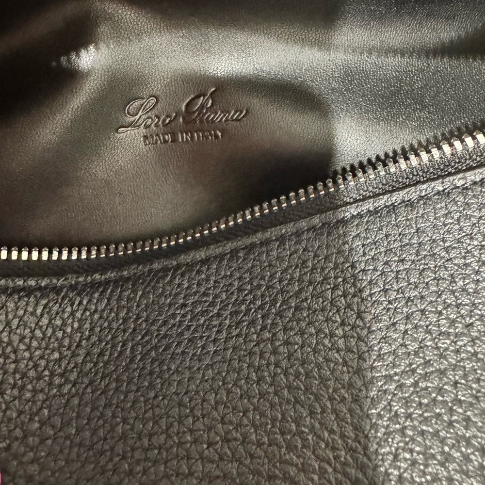 Loro Pian Elegant Black Crossbody Bag - Picture 8 of 9